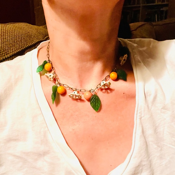 Vintage brass? Leaf and flower necklace. Stunning and simple. - Picture 5 of 8